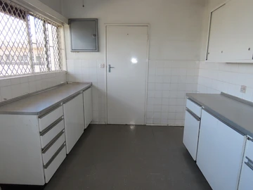 3 Bedroom Flat & Apartment