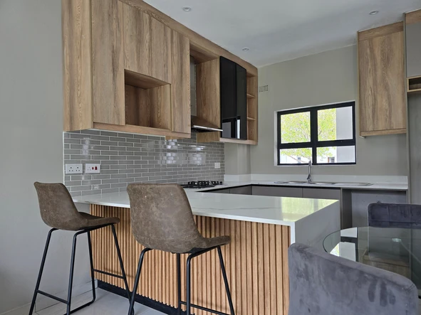 2 Bedroom Flat & Apartment