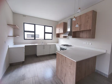 3 Bedroom Flat & Apartment