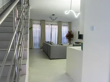 2 Bedroom Flat & Apartment