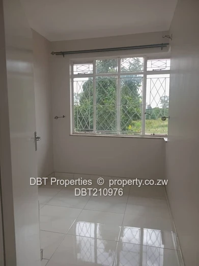 Flat available in Hillside