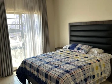 2 Bedroom Flat & Apartment