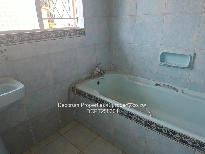 Highlands 5-Bed Home — Borehole, Garden & Fireplace