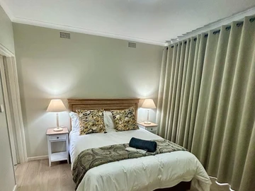 2 Bedroom Flat & Apartment