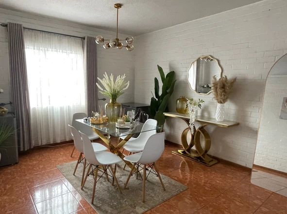 2 Bedroom Flat & Apartment