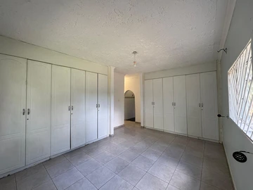 8 Bedroom House