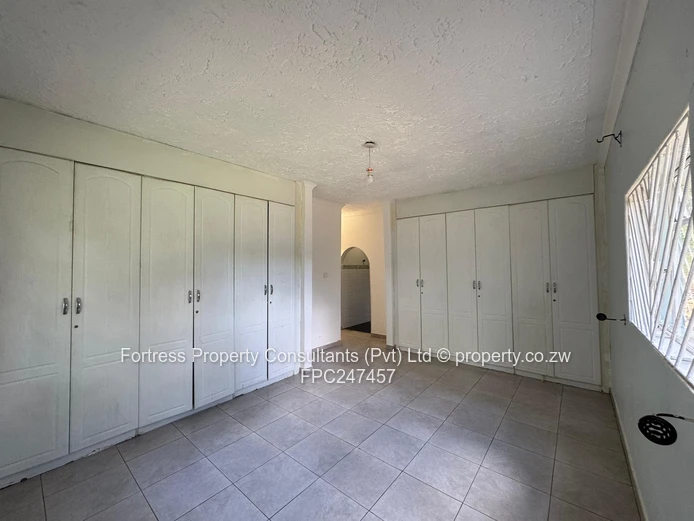 Glen Lorne 8-Bed House with Pool & Sunlit Lounge