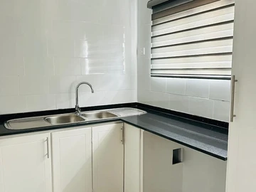 3 Bedroom Flat & Apartment