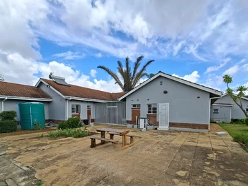6 Bedroom House