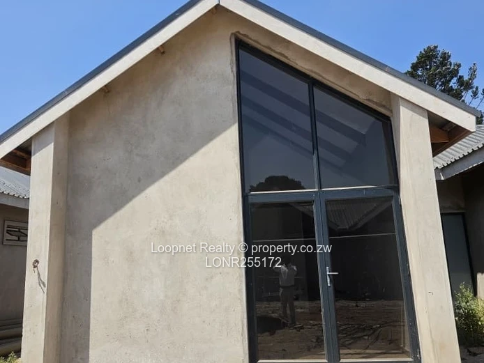 Incomplete Greendale 4-Bed Garden Flat — Borehole & High Ceilings