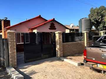  4-bed family home for rent.