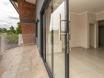 2 Bedroom Flat & Apartment