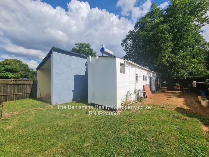 3 Bed 1 Bath Cottage to Let in Mt Pleasant 