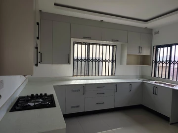 4 Bedroom Flat & Apartment
