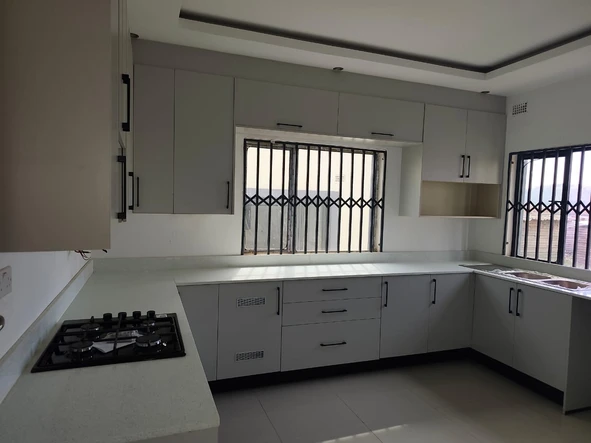 4 Bedroom Flat & Apartment