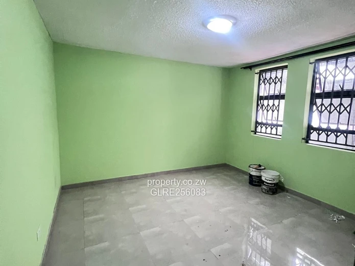 Newly Renovated 4-Bed Flat Bluff Hill - Borehole Included
