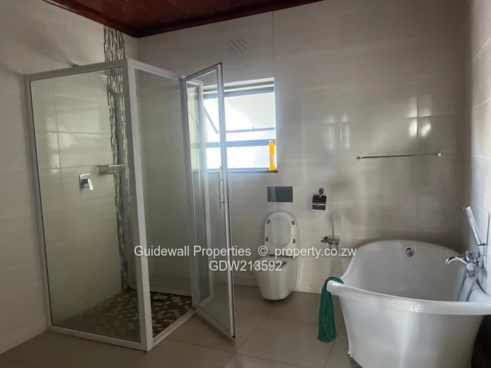 4 beds house to rent  in Sunway city