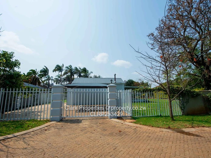 Modern Comfort in a Beautiful Complex! (Sole Mandate)