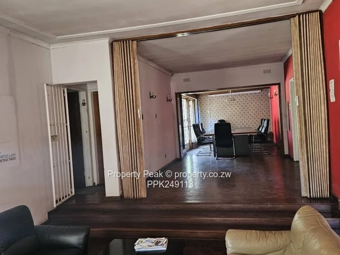 Belgravia 7-Bed Family Home on 4053m² positioned in one of the regions most attractive investment zo