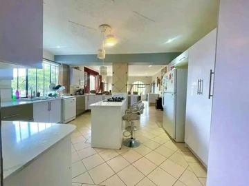 8 Bedroom House