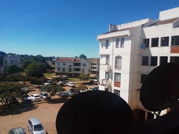 2 Bedroom Flat & Apartment