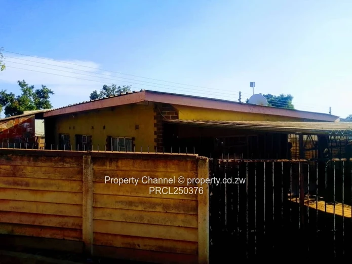 House For Sale In Warren Park 1