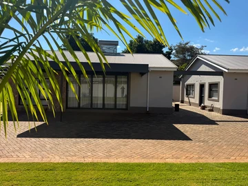 3 Bedroom Flat & Apartment