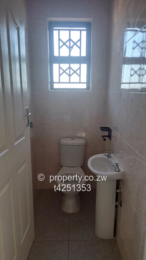 Pomona Nyeredzi neat 4 bedroomed house to Rent