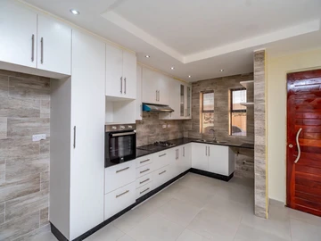 3 Bedroom Flat & Apartment
