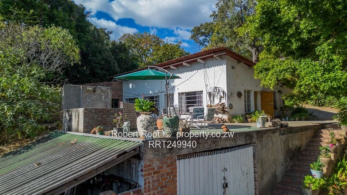 Prime Glen Lorne Opportunity with Borehole