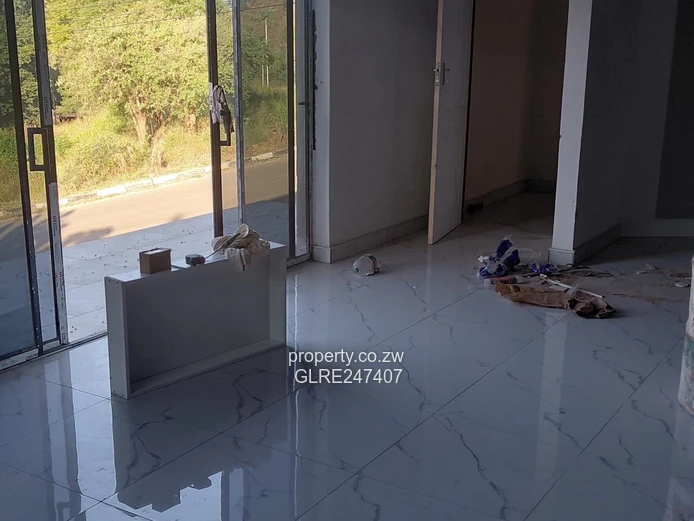 Near-finished 5BR Carrick Creagh Home — Borehole, 1000m²
