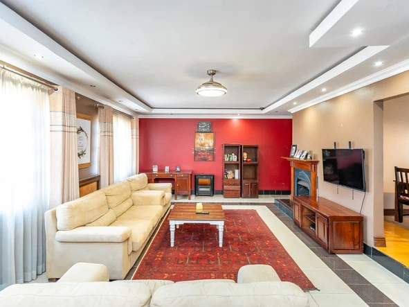 5 Bedroom House