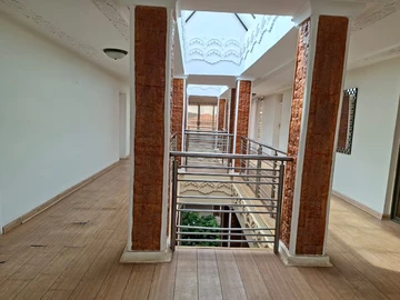 6 Bedroom House