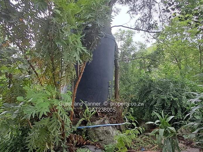 Luxury Glen Lorne House for Sale – 5 Bedrooms, Spa, Solar, Borehole & 7,000 sqm Stand