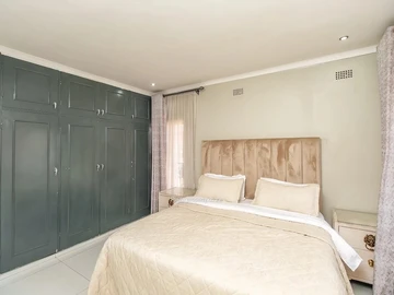3 Bedroom Flat & Apartment