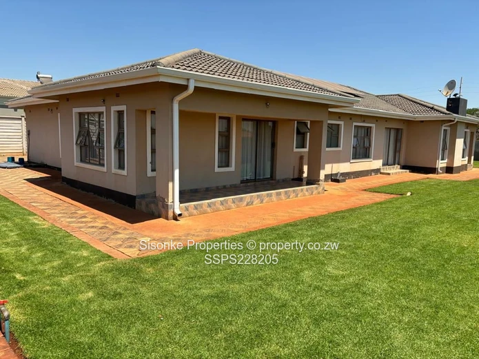 4 bedroomed house for sale in Mt Pleasant Heights (Sole Mandate)