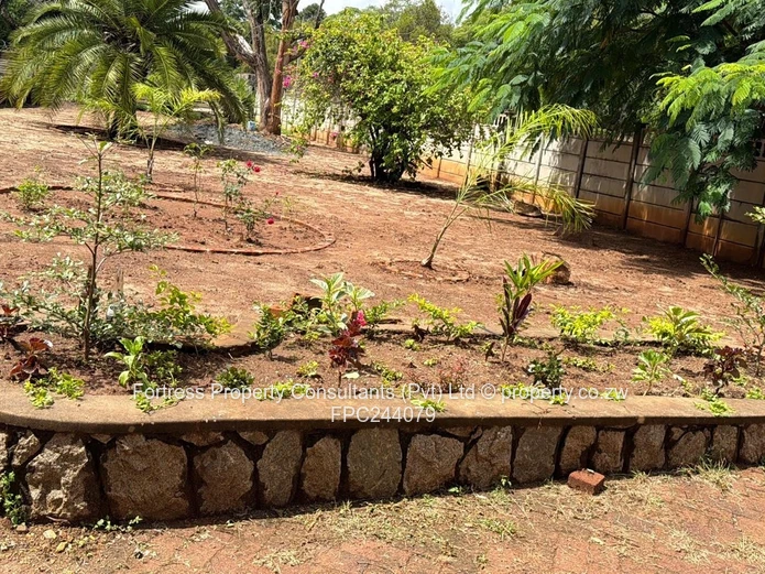 Matsheumhlope 3-Bed Home with Garden & Staff Quarters