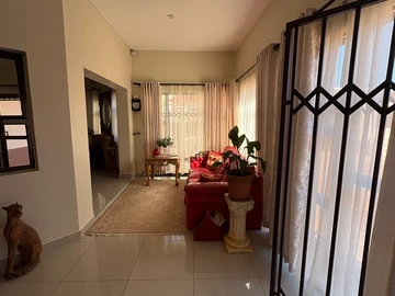 3 Bedroom Flat & Apartment