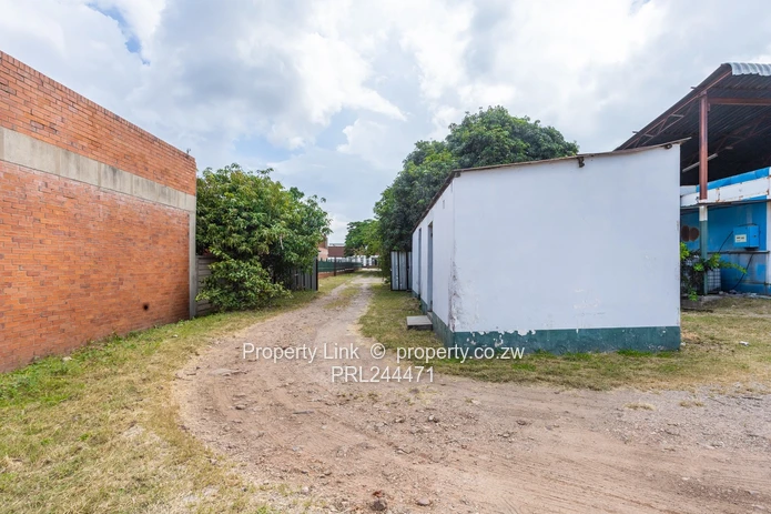 Main Road Frontage Double Stand Opportunity