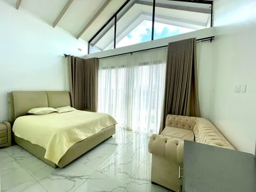 6 Bedroom House