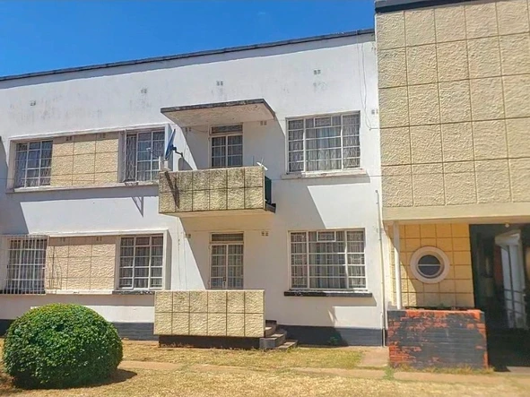 2 Bedroom Flat & Apartment