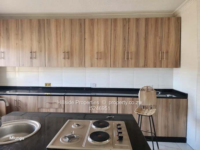 Manresa 6 bed house to Let 