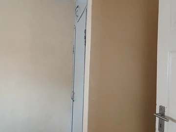 2 Bedroom Flat & Apartment