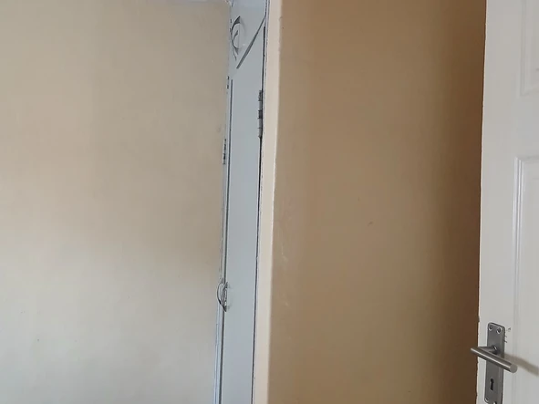 2 Bedroom Flat & Apartment