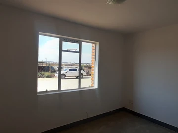 2 Bedroom Flat & Apartment