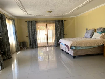 6 Bedroom House