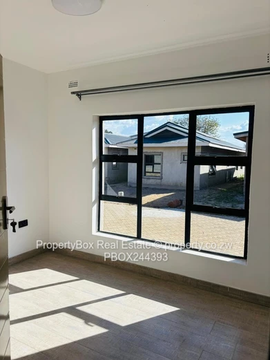 Cluster Unit for rent in Waterfalls available 1 August