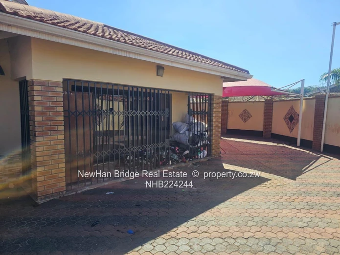 Spacious 4-Bedroom Home with Borehole in Kutandara, Harare West