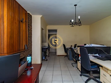 2 Bedroom Flat & Apartment