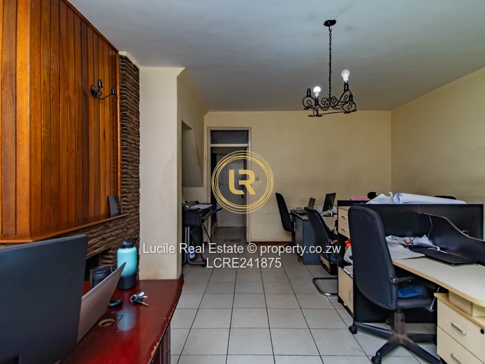 Spacious 2-Bed Apartment at Beaufort Manor, Avenues | Garage